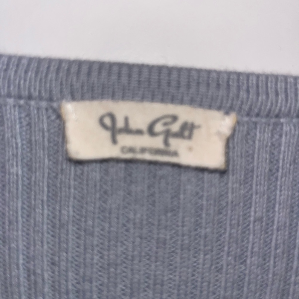 Gray Ribbed V-Neck Button-Up Top - Picture 2 of 3